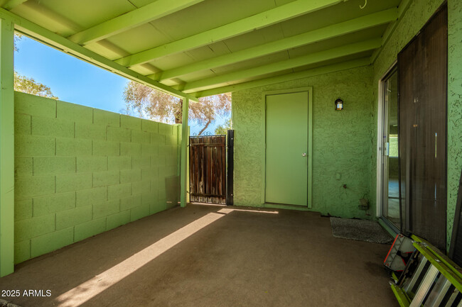Building Photo - 10227 N 7th Pl