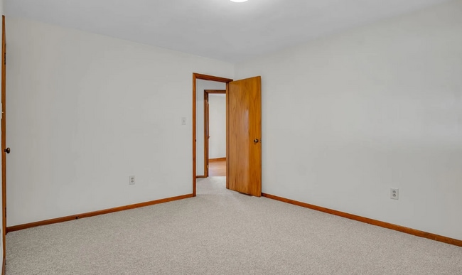 Building Photo - Updated 3-bedroom, 1-bath ranch home locat...