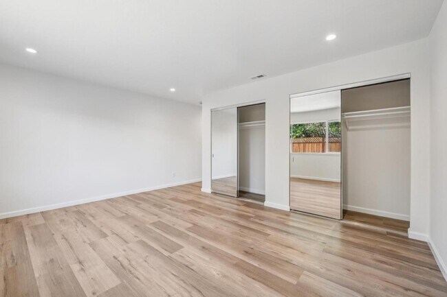 Building Photo - 700 Gull Ave