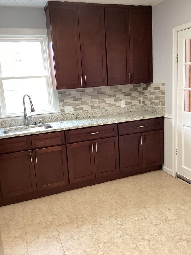 Building Photo - Beautifully Updated Half Duplex in the Boro