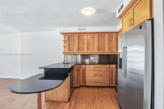 Building Photo - 345 Ocean Dr