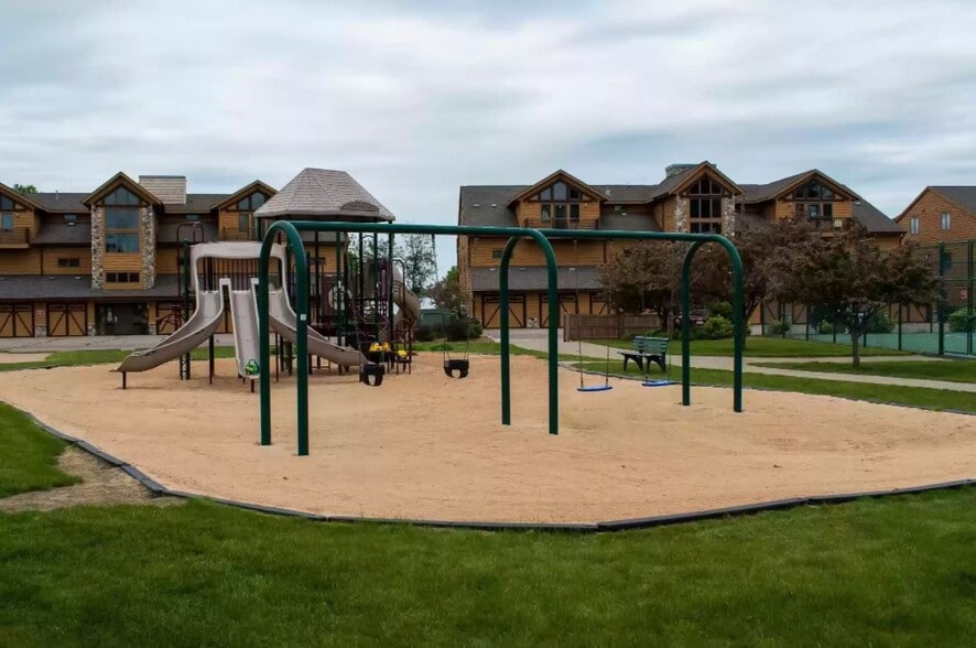 Building Photo - 1828 Parkland Dr