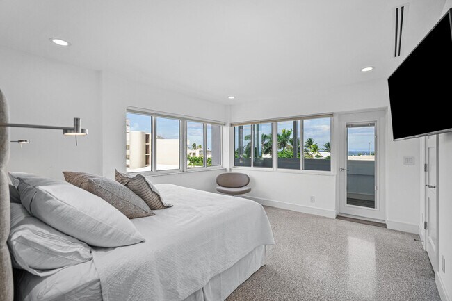 Building Photo - 120 N Ocean Blvd