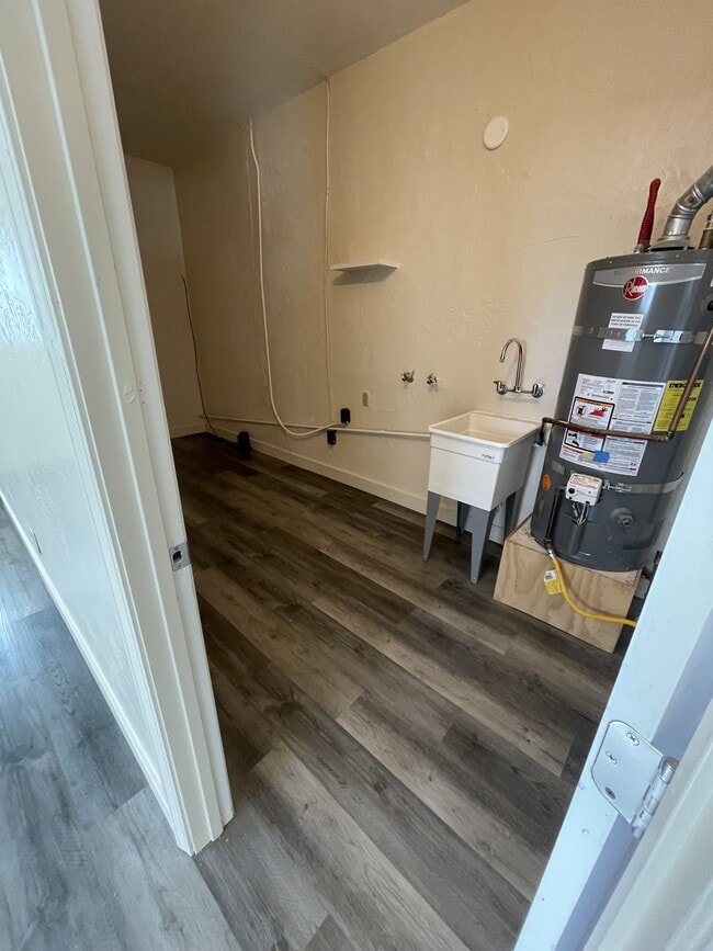 Building Photo - 1215 Whyler Rd