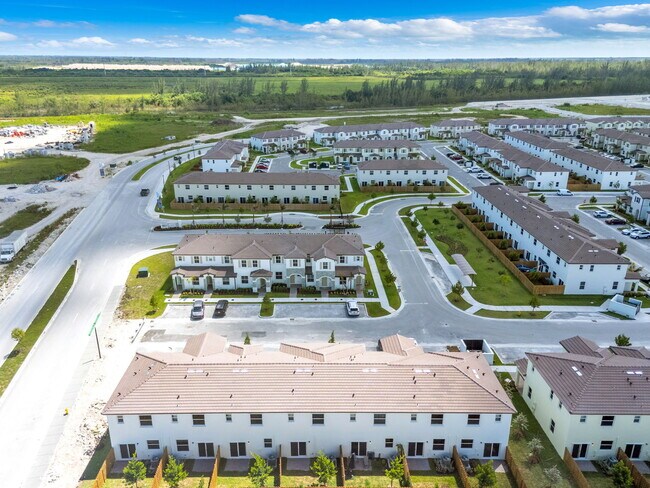 Building Photo - 2665 SE 28th St