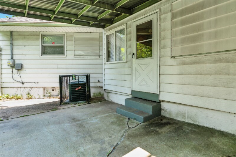 Building Photo - 300 Estridge Rd
