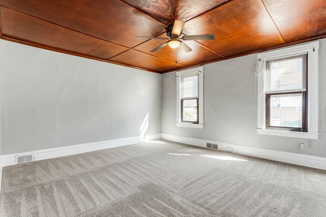 Building Photo - Updated House for Rent in Carrick!