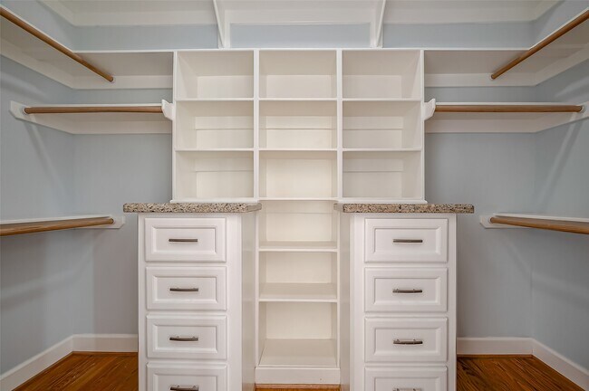 Building Photo - 2802 Morrison St