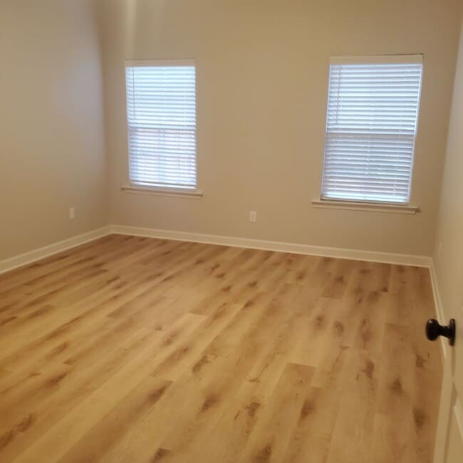 Building Photo - 6195 Clover Ct