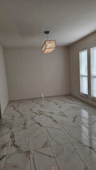 Building Photo - 23510 Stratsborough Dr