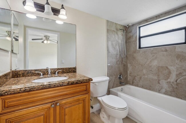 Building Photo - 1453 Lake Crystal Dr