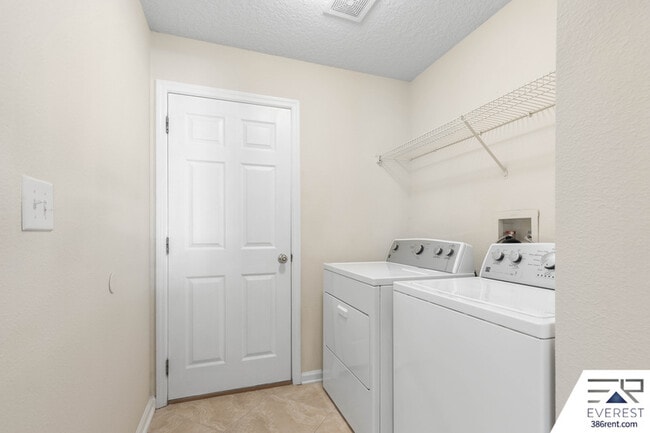 Building Photo - 9 Waywood Pl