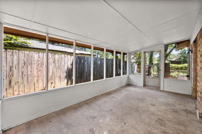 Building Photo - 1803 Harry Ct