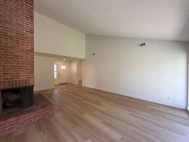 Building Photo - Just Beautifully Updated Village Hills Single Story Home in Orcutt