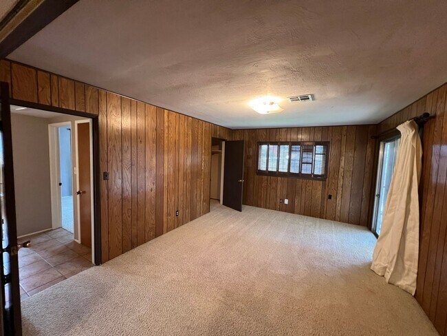 Building Photo - 723 S California St