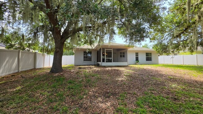 Building Photo - 3 Bed, 2 Bath, 2 Car garage in The Groves at Baytree Community