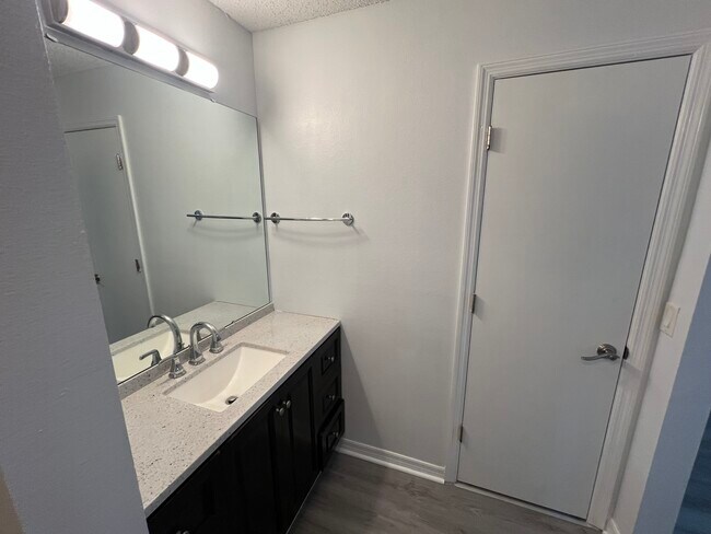Building Photo - 12833 Parkbury Dr