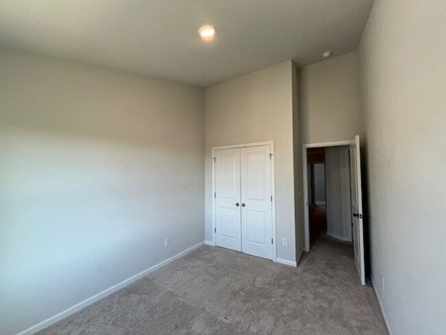 Building Photo - B6760 ( tenant break lease 5/12/26)