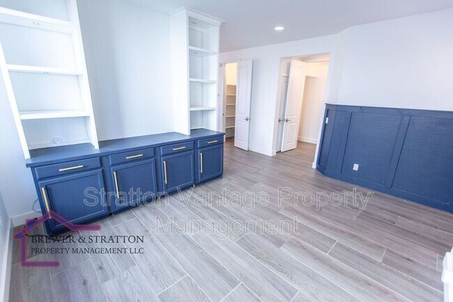 Building Photo - 4065 S Marin Dr