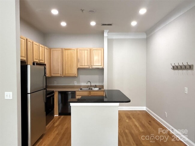 Building Photo - 739 Garden District Dr