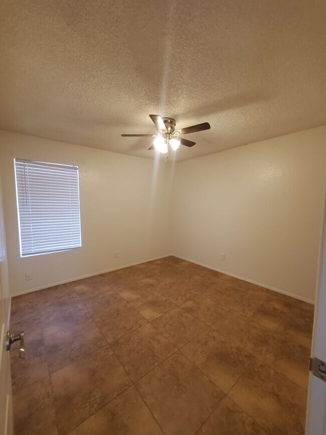 Building Photo - 4533 E Contessa St