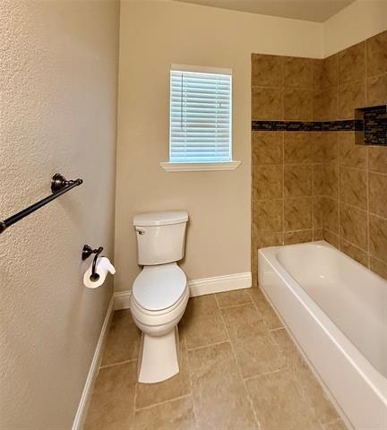 Building Photo - 910 E 3rd St