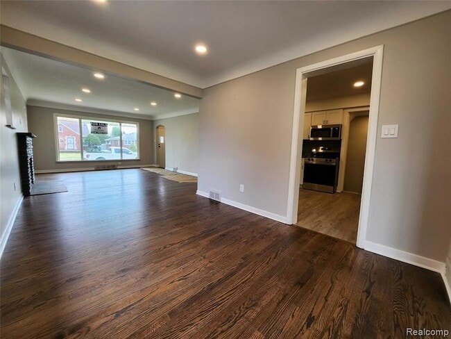 Building Photo - 15705 Juliana Ave