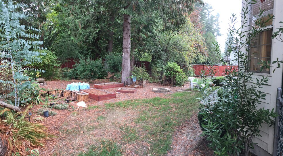 Building Photo - 4616 39th Ave SE