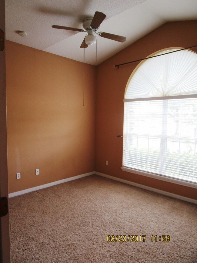 Building Photo - 4 Bed/2 Bath in Beacon Park