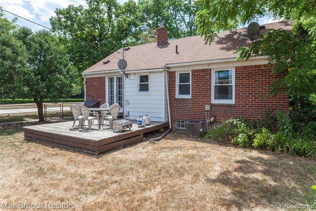 Building Photo - 1997 Henrietta St