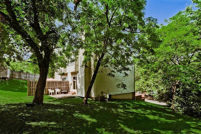 Building Photo - 2404 N Bronze Tree Dr