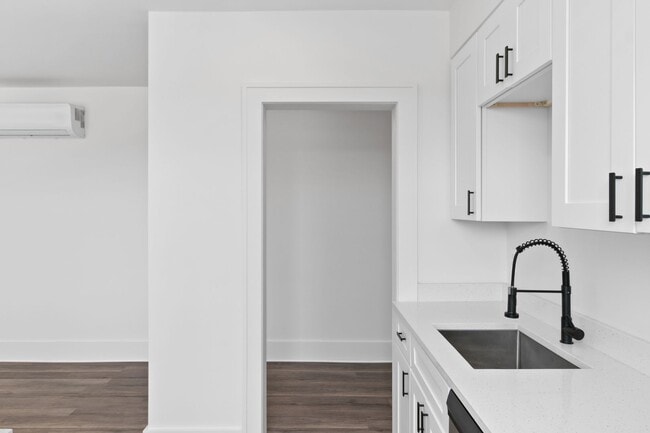 Building Photo - Second Floor Two Bedroom 1 Bath Unit Available