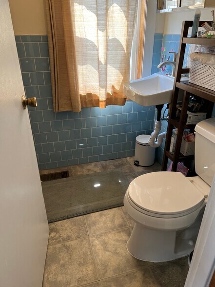 Building Photo - 6 Plymouth St