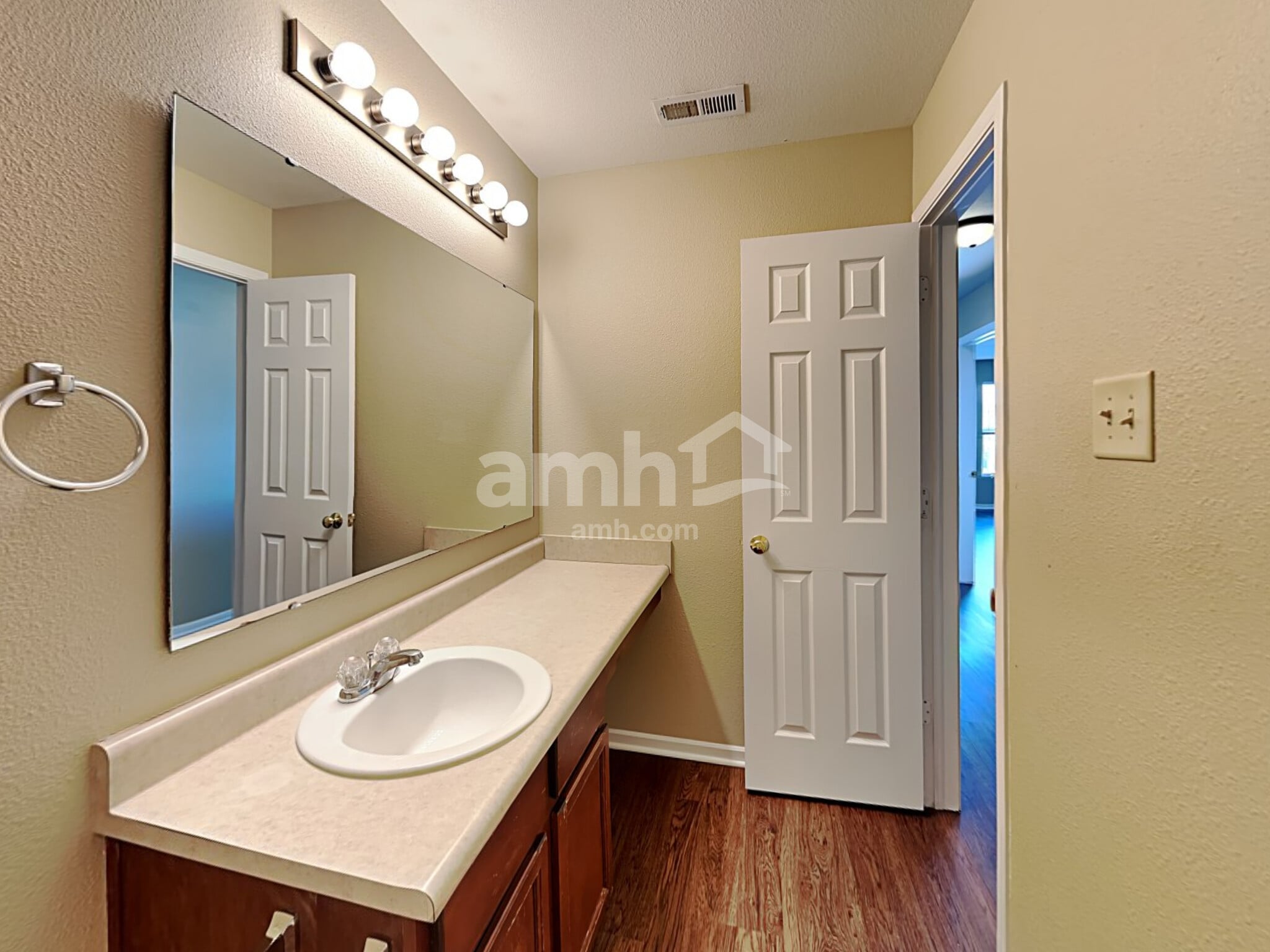 Building Photo - 524 Bridgewater Dr