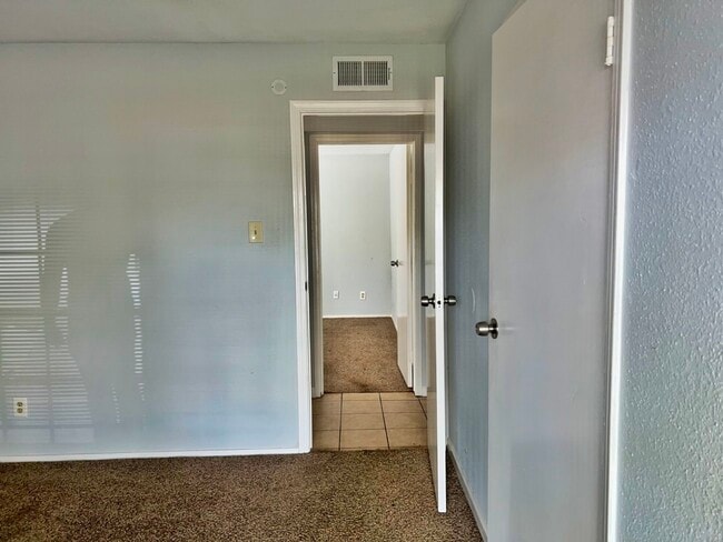 Building Photo - 12500 Sandpiper Dr