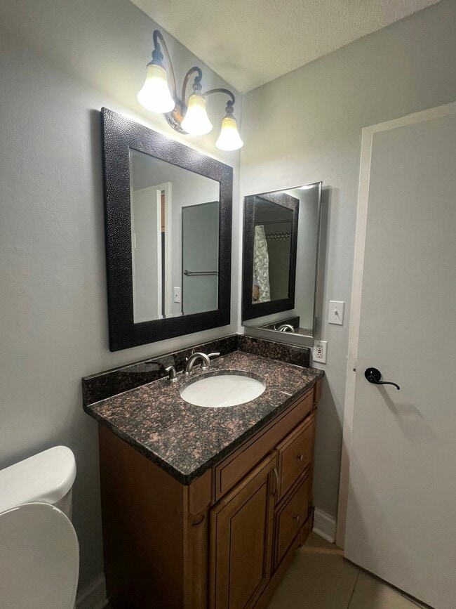 Building Photo - 2200 S Stewart Ave