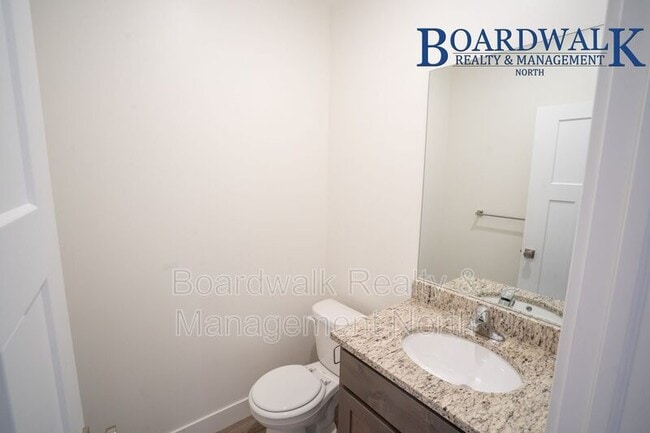 Building Photo - 440 1625 N