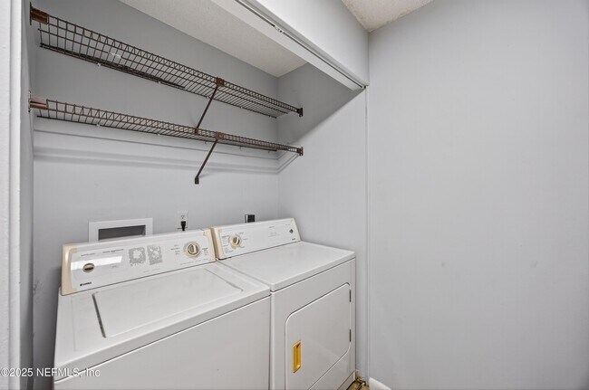 Building Photo - 10711 Whispering Woods Pl