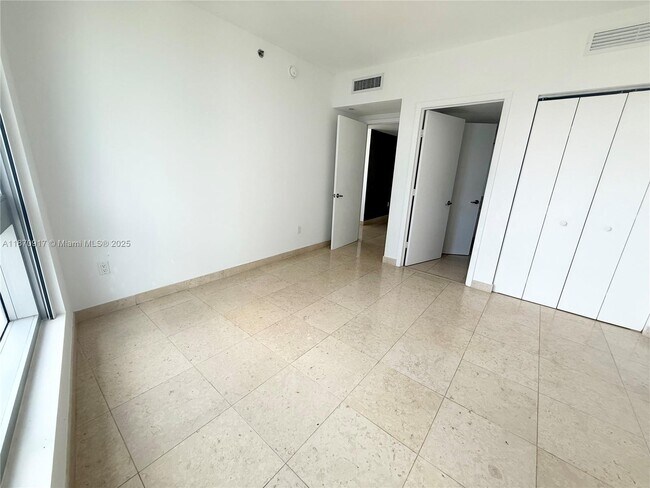 Building Photo - 475 Brickell Ave