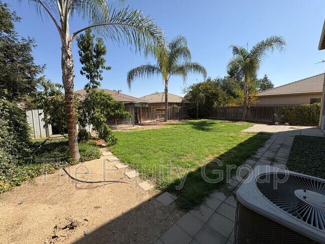 Building Photo - 3116 W Buena Vista Ave