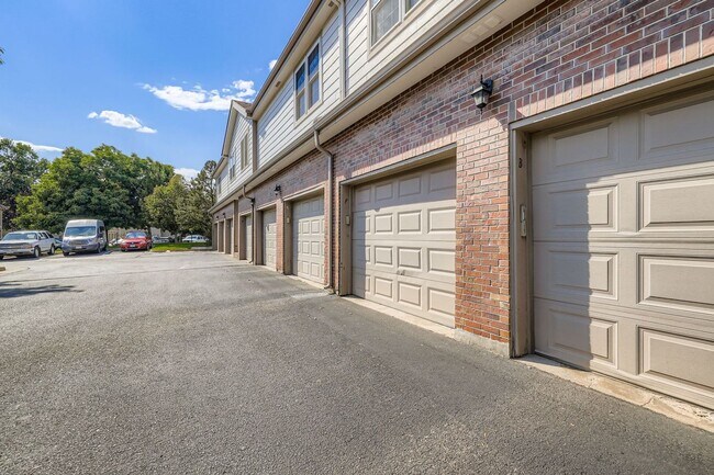 Building Photo - Move-In Ready: Serene Littleton Condo - Av...