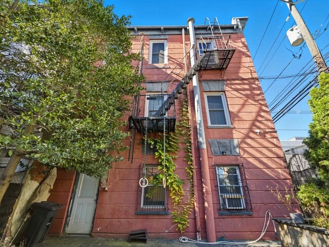 Building Photo - 158 New York Ave