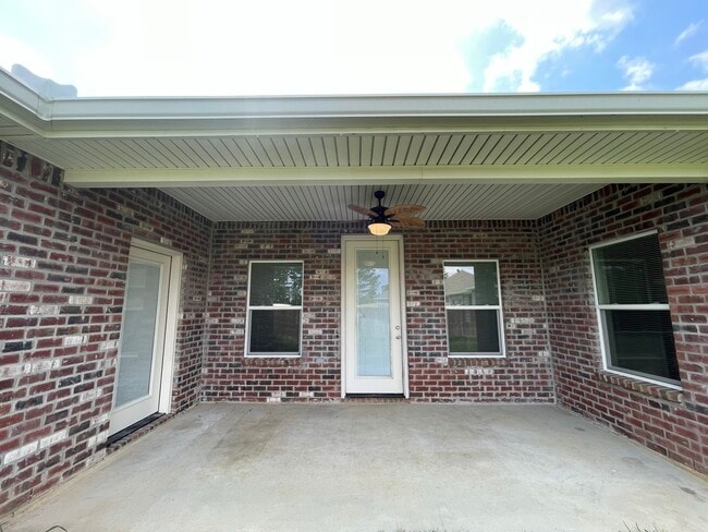 Building Photo - 562 Oneal St