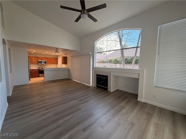 Building Photo - 1825 Sierra Oaks Ln