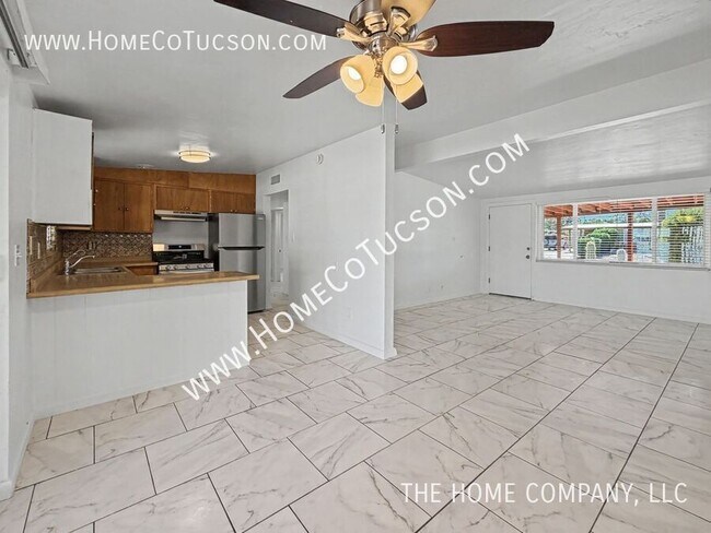 Building Photo - 6225 E Calle Aurora