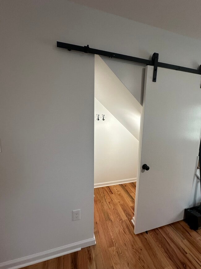 Building Photo - 17 Church St