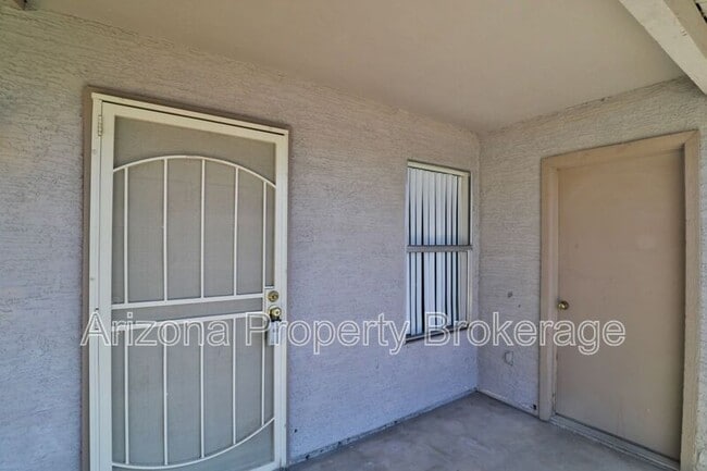 Building Photo - 1625 N Date
