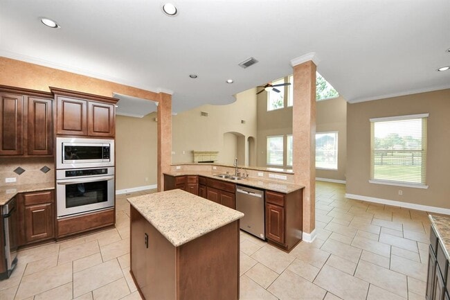 Building Photo - 7011 Monarch Lake Ln