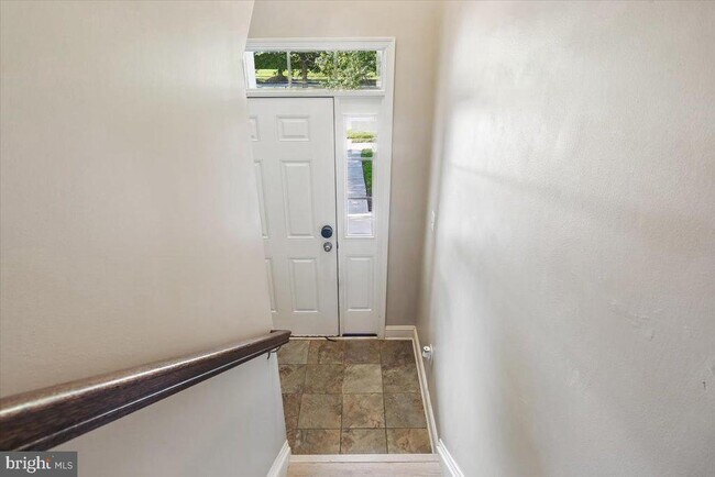 Building Photo - 402 Orchard Ridge Dr
