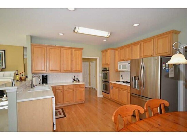 Building Photo - 2803 Stillwater Park Dr NE